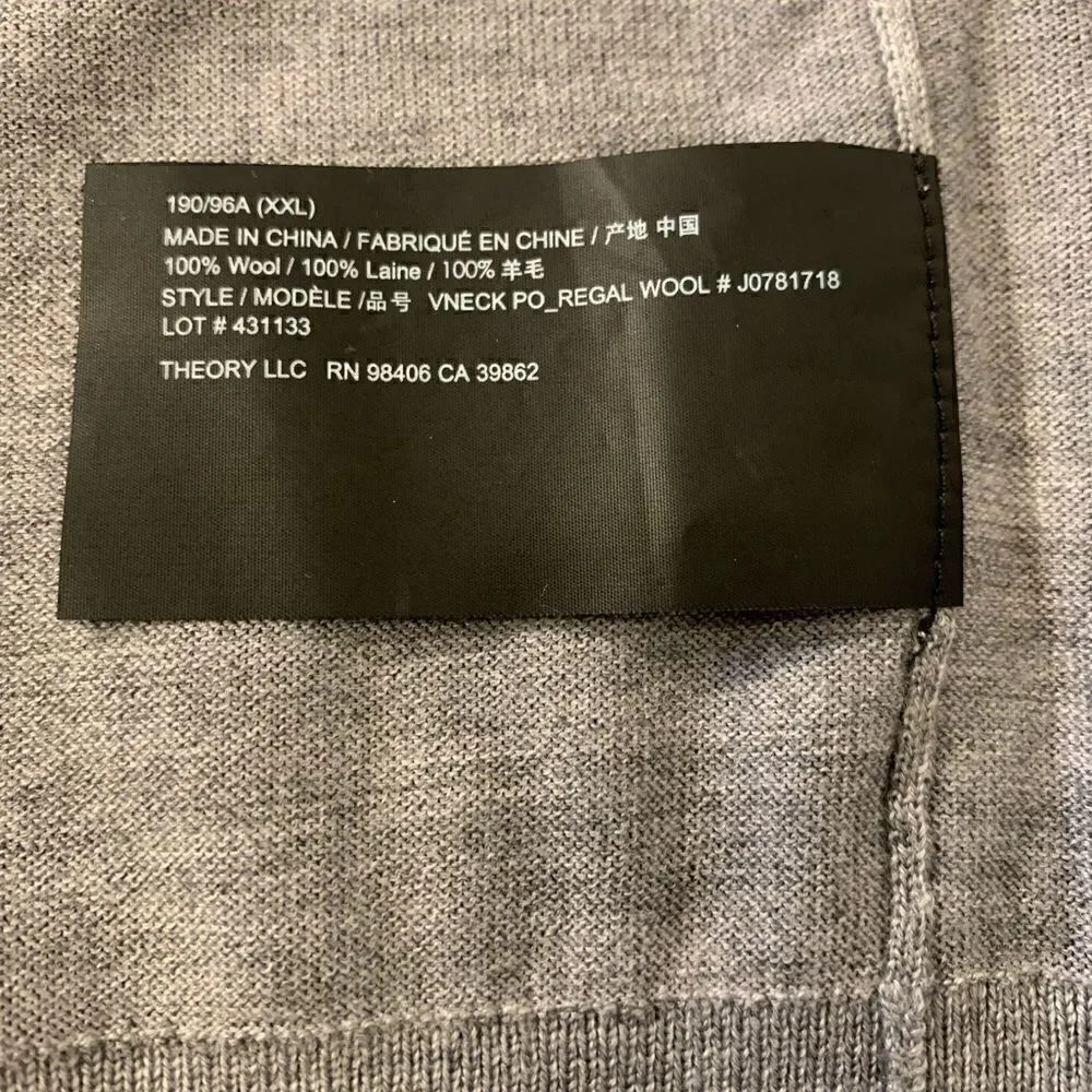 Theory Men’s V-neck  100% wool long sleeve solid sweater size XXL, NWT - Picture 5 of 5